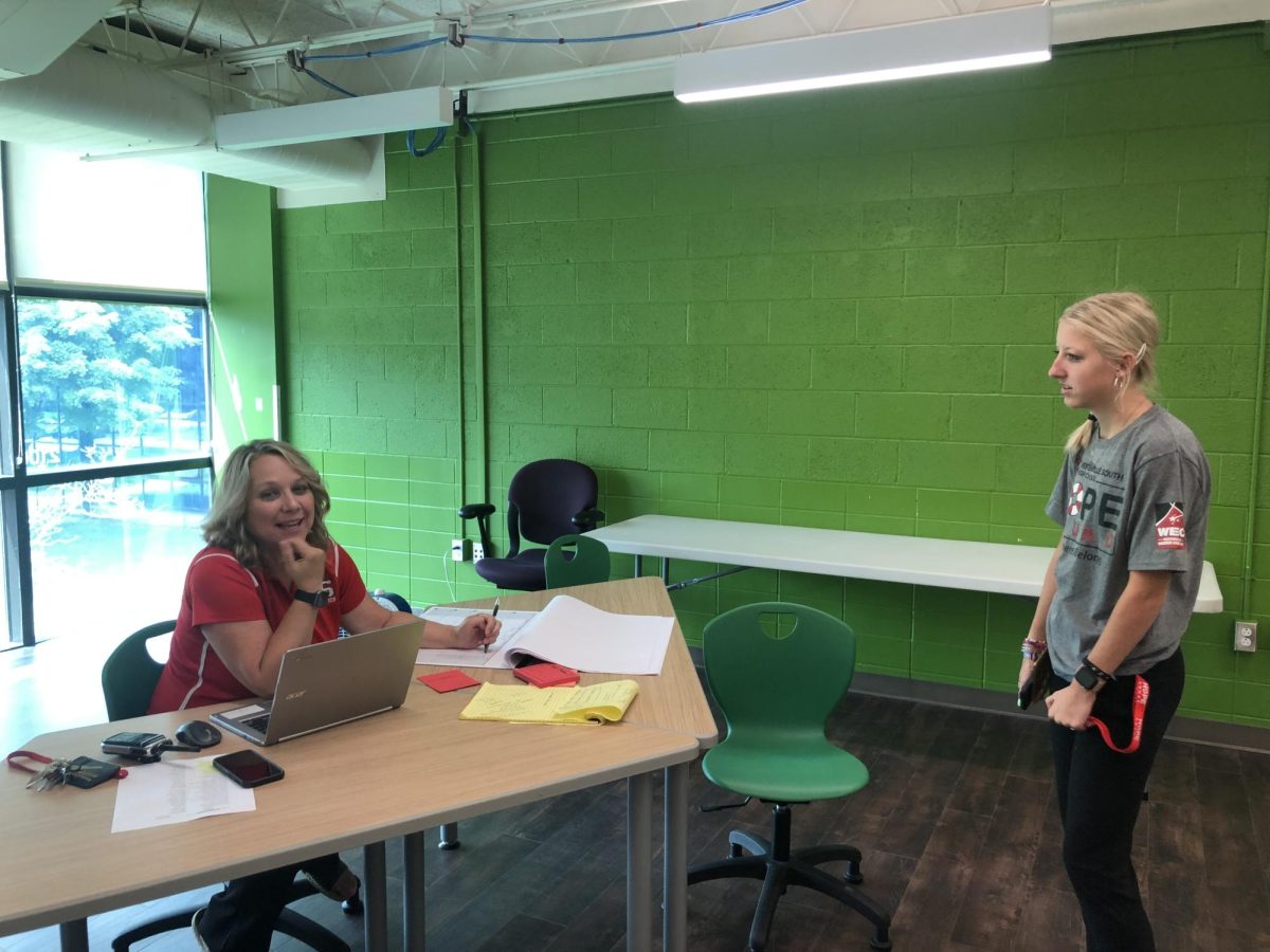 Assistant principal Julie Wilson speaks with Junior Chloe Still on Aug. 18. Wilsons temporary office is located in the Green Wing. Still had stopped by to say hello at the end of the day.