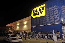 Costumers in line at Best Buy at 6 am. on Black Friday.